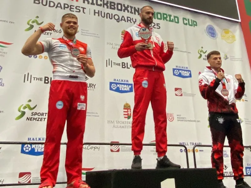Janek Matyjaszczyk na podium Hungarian Kickboxing World Cup w Budapeszcie