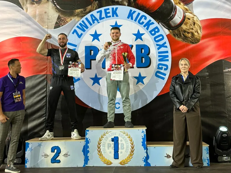 Janek Matyjaszczyk na najwyższym stopniu podium Polish Kickboxing Cup